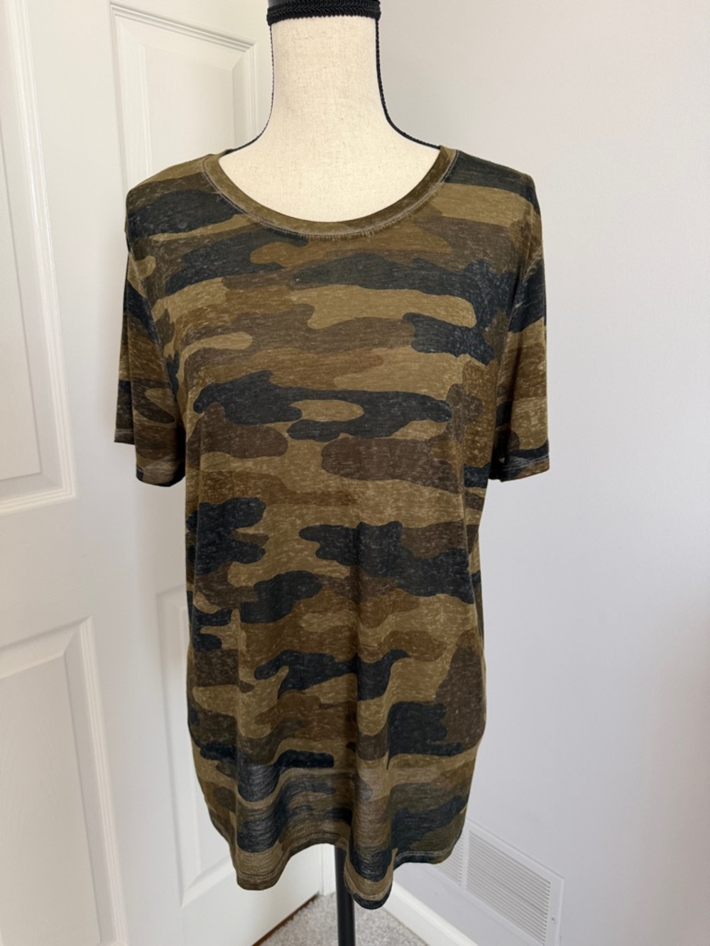 Lucky Brand 🍀 Camo Short-Sleeve Crew Neck Shirt - Olive/Black